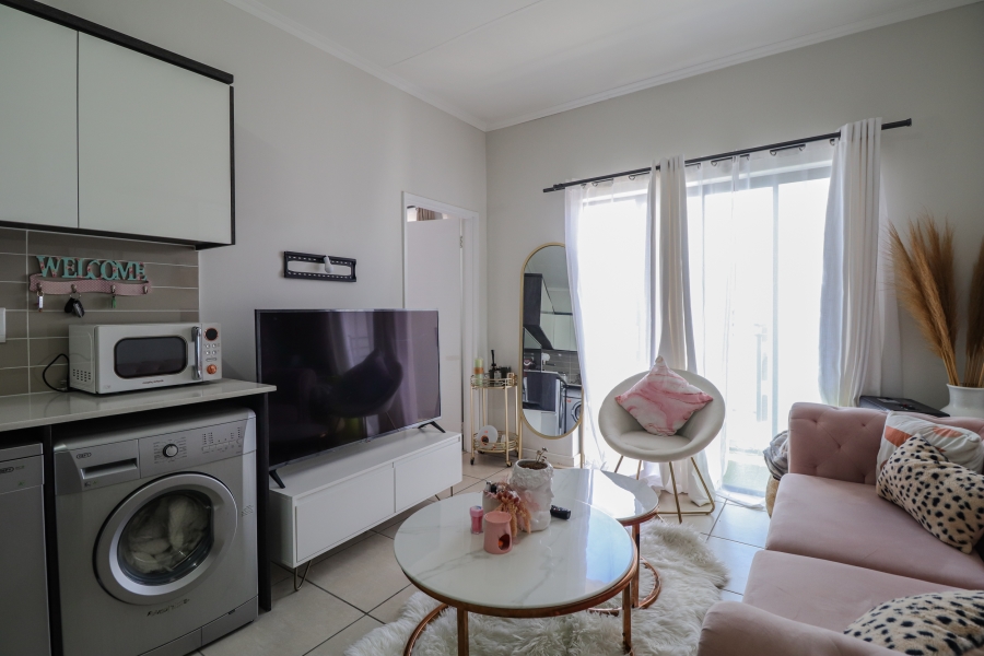 To Let 1 Bedroom Property for Rent in Sandown Western Cape